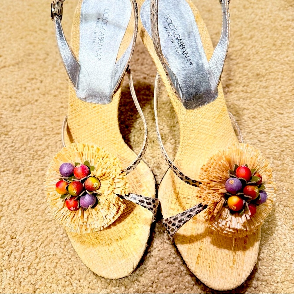 New Dolce and Gabanna Women’s pumps - Picture 2 of 2